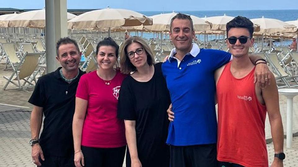 Marianelli e famiglia con i gestori ristorante