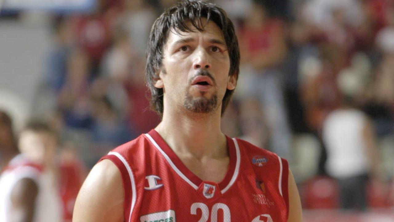 Tutta la concentrazione di Mario Boni sotto canestro