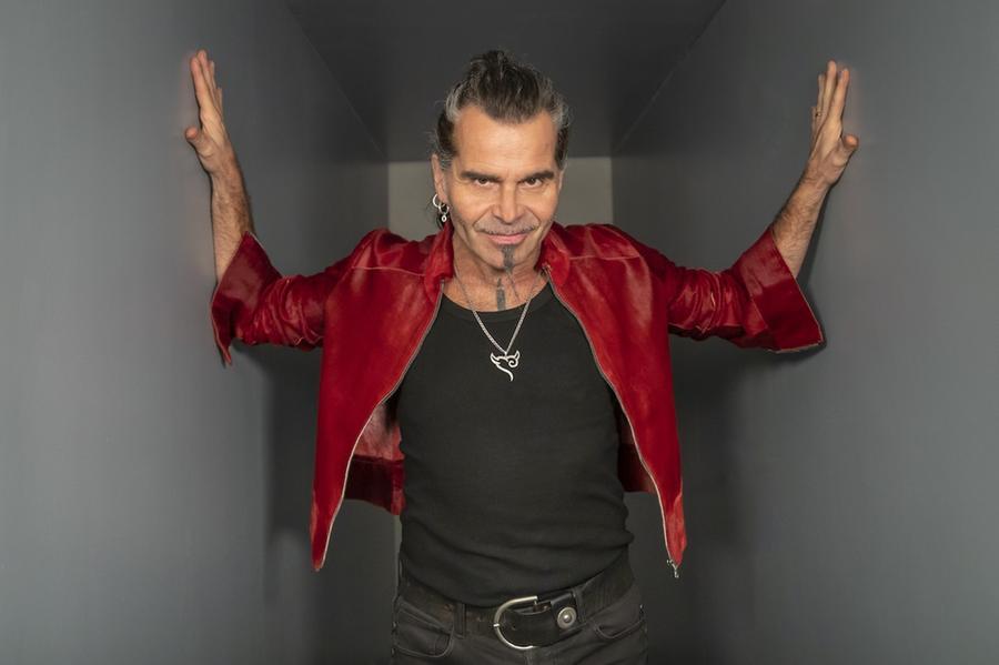 Piero Pelù sposta il suo tour al 2024 per forte choc acustico