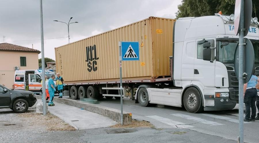 Pensionato su una carrozzina elettrica travolto e ucciso