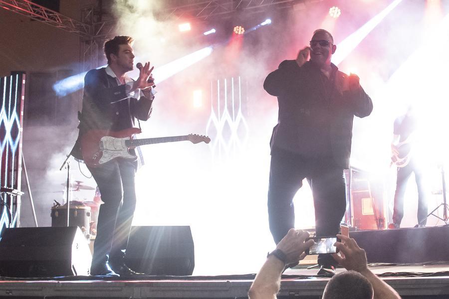 
	Il sindaco balla sul palco (foto Agenzia Bf)

