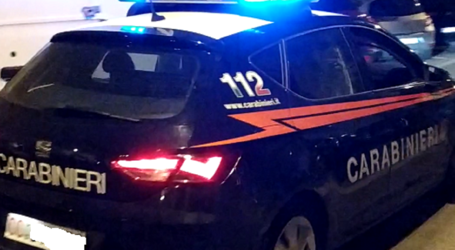 
	Una pattuglia dei carabinieri (foto d'archivio)

