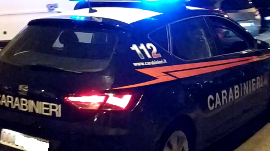 Una pattuglia dei carabinieri (foto d'archivio)