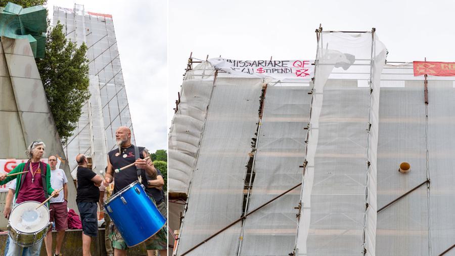 Ex Gkn, i lavoratori salgono sopra la torre di San Niccolò