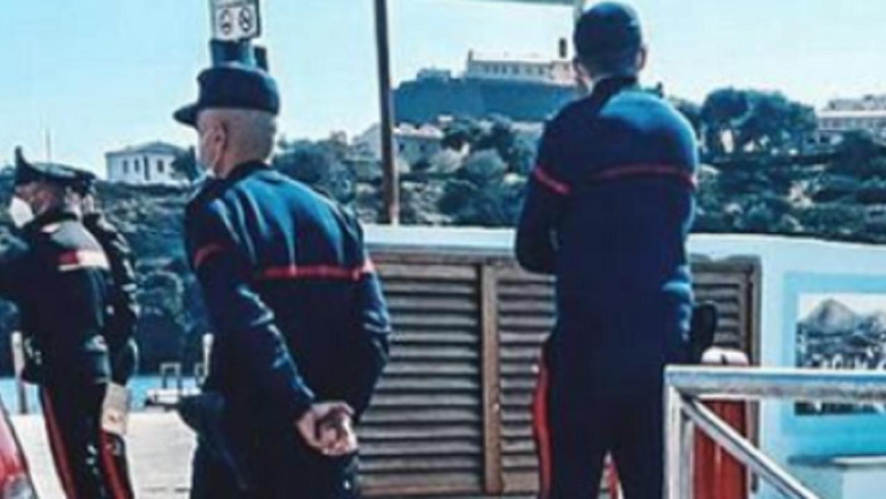 Due carabinieri a Capraia (foto d'archivio)