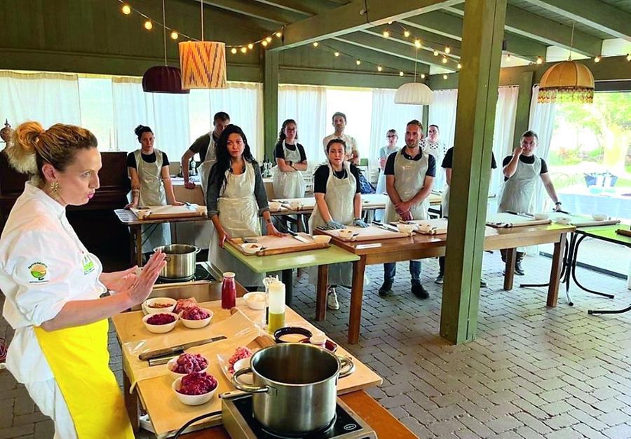 Cuoche contadine toscane in cattedra, da tutto il mondo vengono a lezione negli agriturismi