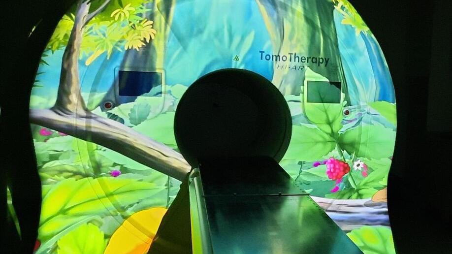 Modena, la Radioterapia si colora con le fiabe: così i bambini avranno meno paura