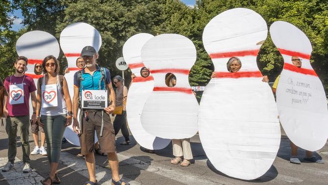 «Non siamo birilli»: in strada Formigina per la “città 30”