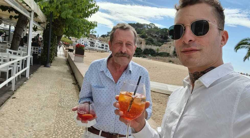 Nella foto Gianmarco Fenzi (a destra) insieme al padre Carlo in Costa Brava