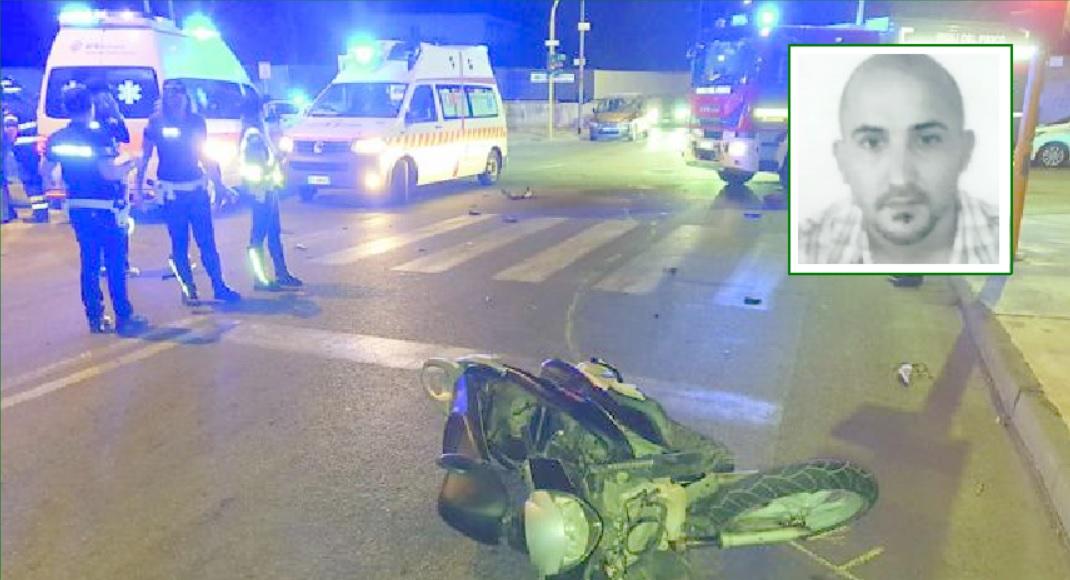 La moto a terra dopo lo scontro e, nel riquadro, la vittima