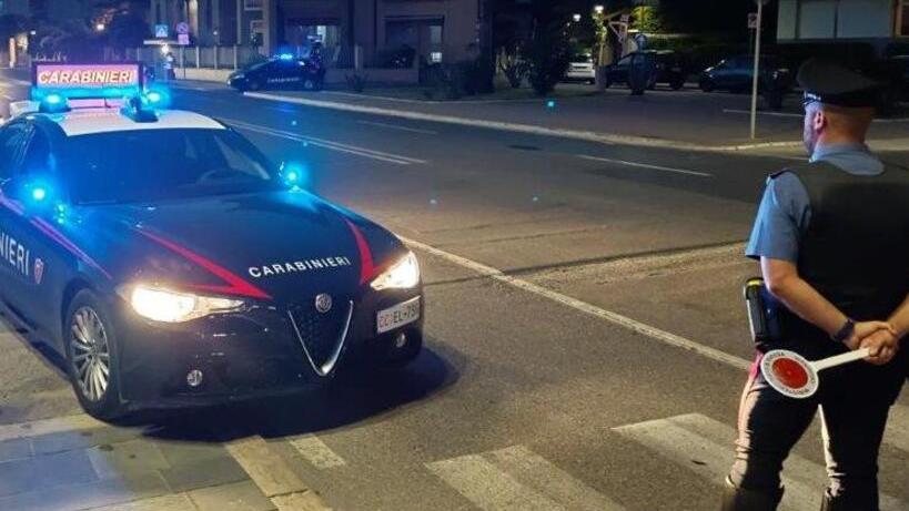 Un posto di blocco dei carabinieri a Viareggio