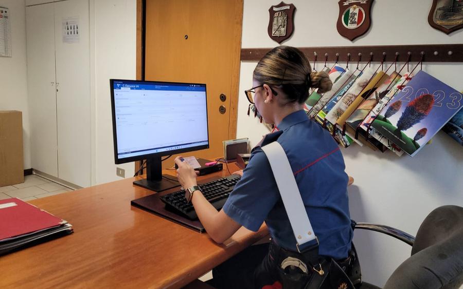 Il fratello si fa una vita propria, il minore lo perseguita: “Vengo lì e ti faccio esplodere tutto”