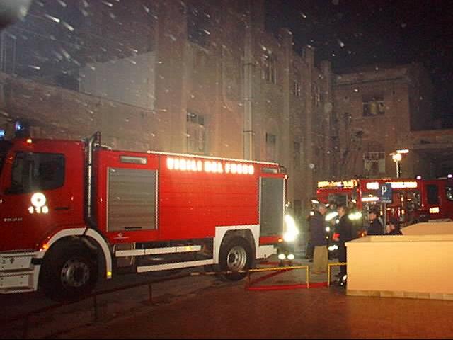 Tre auto in fiamme nel quartiere di San Michele
