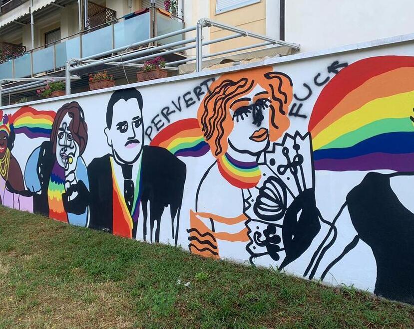 Livorno, imbrattato il murale dei diritti arcobaleno: «Autori ripresi dalle telecamere». Ecco le piste investigative&nbsp; &nbsp;<br>
