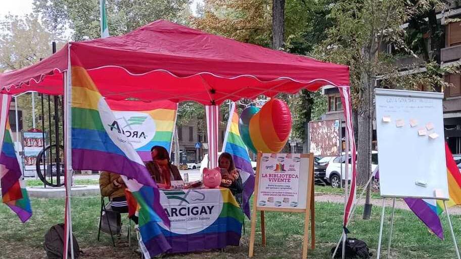 Ferrara, denuncia per l’offesa omofoba: «Gli episodi si moltiplicano»