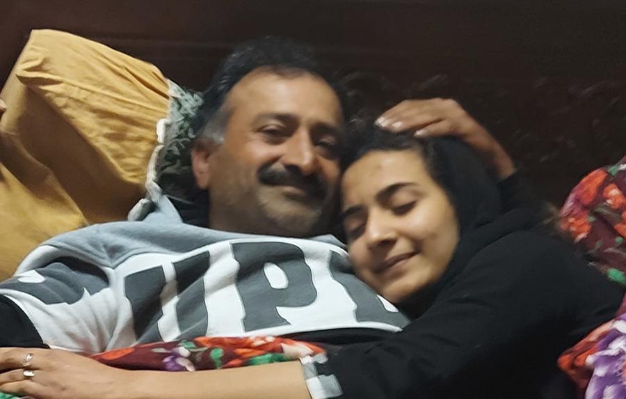Tutto il dolore del fratello di Saman nella foto straziante spedita al padre