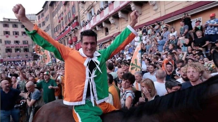 Vince il Palio di Siena per la quinta volta consecutiva: Tittia nella storia