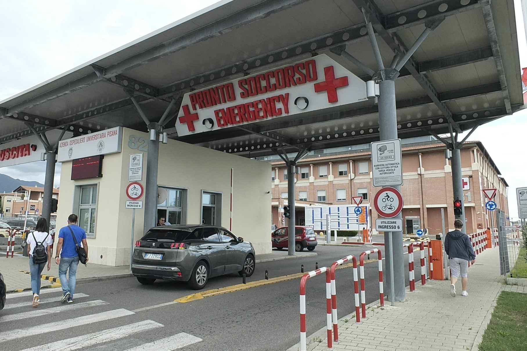 Pisa, minaccia un'infermiera con una siringa al pronto soccorso