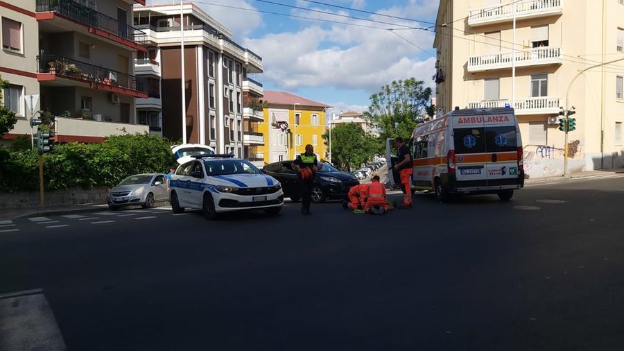 Investita sulle strisce pedonali: donna grave in ospedale a Cagliari