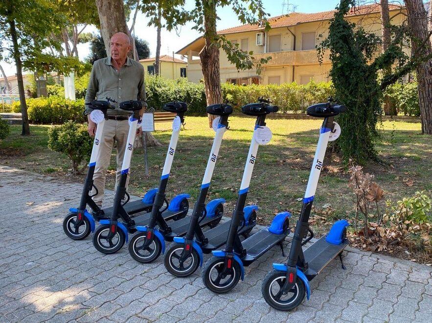 Viareggio, guerra di carte bollate sui monopattini: ricorso al Tar contro il nuovo bando