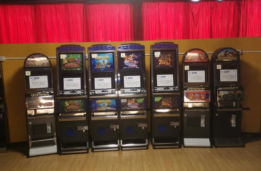 Apparecchi da gioco illegali in un locale di Cagliari, 99mila euro di sanzioni per i titolari pena la chiusura da 30 a 60 giorni