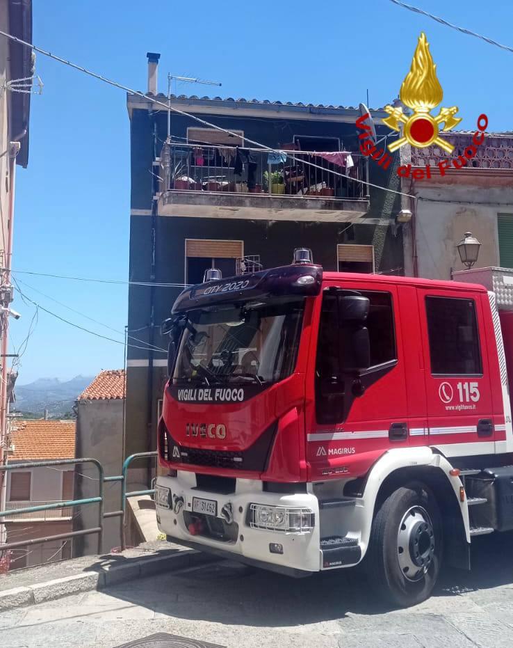 Incendio in un appartamento a Bitti, le fiamme sono partite dalla cucina