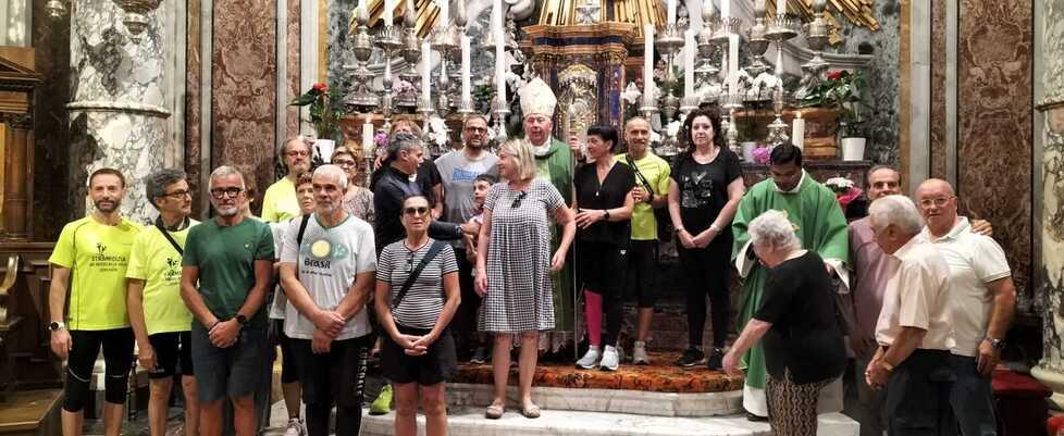 Una notte intera in cammino per la benedizione a Montenero 