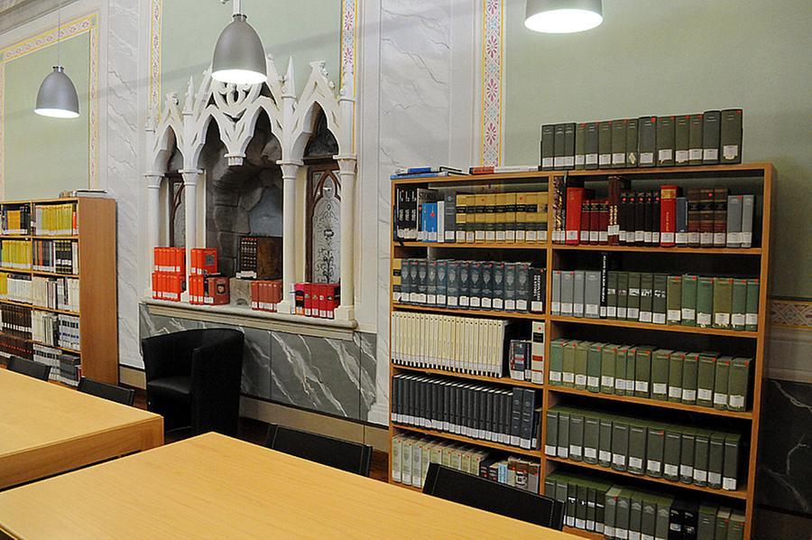 
	Una sala della biblioteca di Oristano

