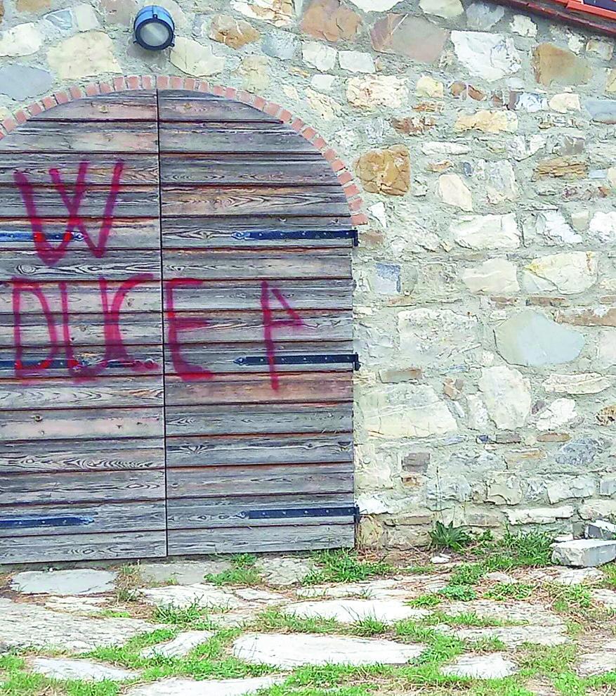 Scritte inneggianti al fascismo sul Memoriale di Valibona, il sindaco: «Non è una ragazzata»