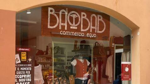 Vignola, il negozio equosolidale chiude dopo 15 anni: «Ma non ci fermiamo»