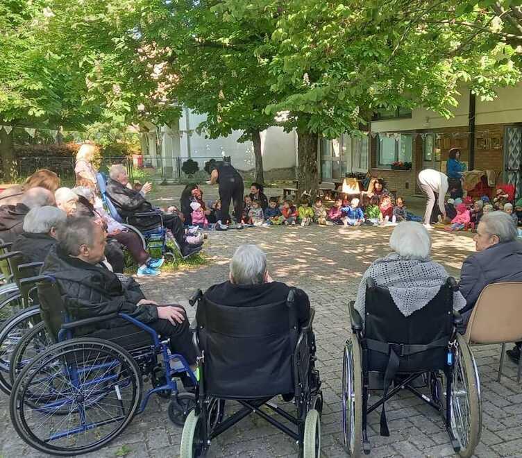 Castelfranco. «Inviate una cartolina agli anziani ospiti delle case di riposo» 