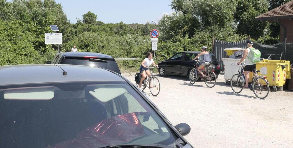 Oltre 20mila in spiaggia a Viareggio nel primo weekend di luglio: traffico in tilt in Darsena
