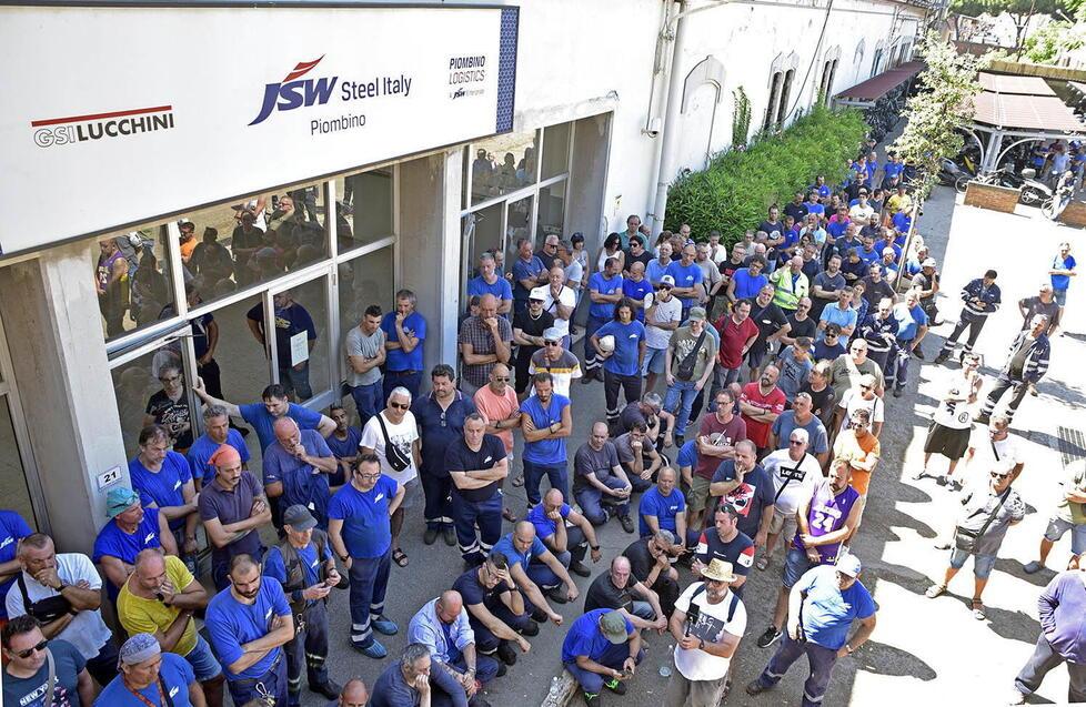 Piombino, sciopero nel cuore della città per rilanciare la vertenza Jsw