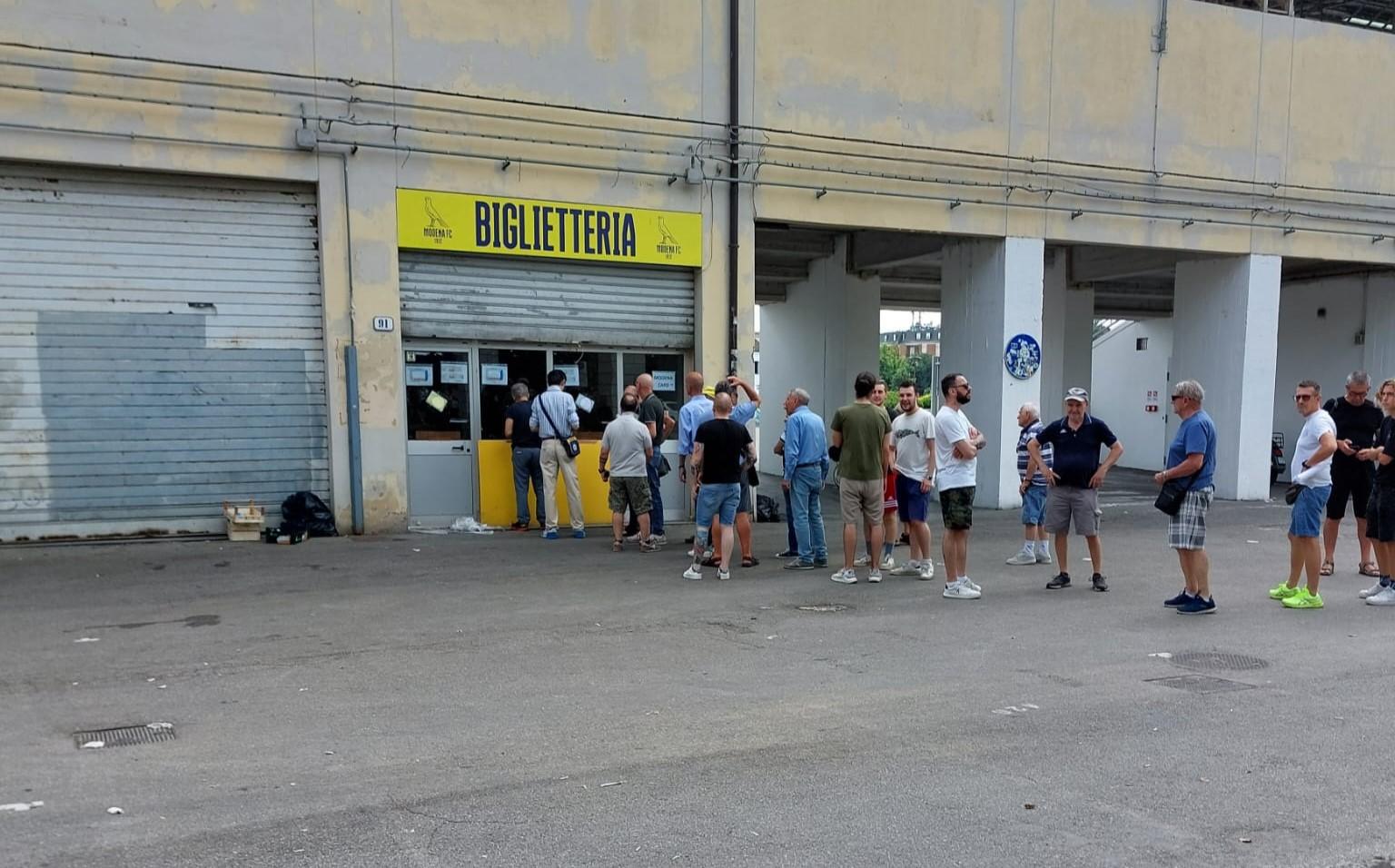 Ottocento abbonati al Modena in 24 ore, iniziano i lavori al Braglia<br>
