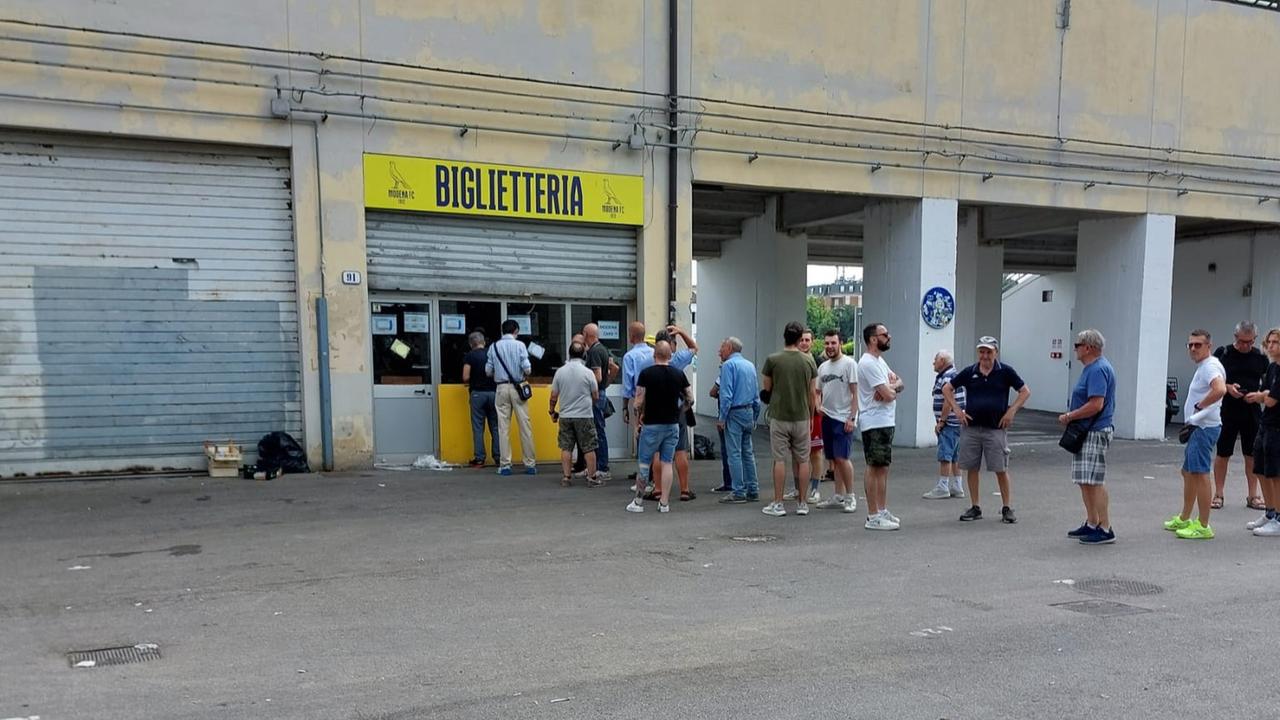 Ottocento abbonati al Modena in 24 ore, iniziano i lavori al Braglia<br type="_moz" />