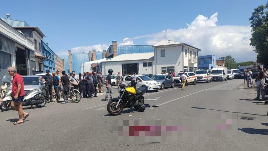Incidente in scooter a Viareggio: in fin di vita due ragazzi