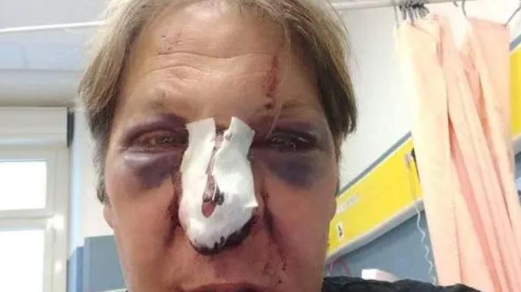 Cagliari, cerca di intervistare una cantante napoletana: giornalista pestato