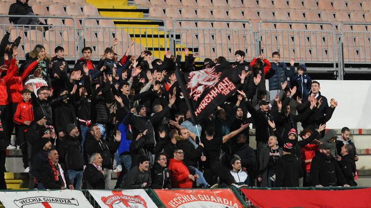 Grifone, dal 7 abbonamenti al via: 150 euro per un posto in curva nord<br>