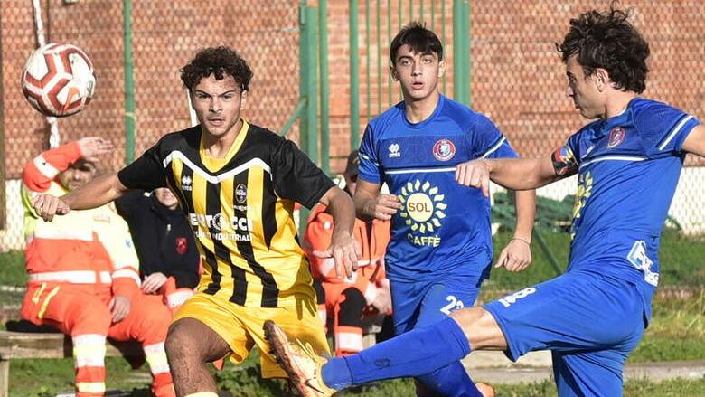 Michele Paini, la punta 19enne del Piombino che sogna di fare il vigile del fuoco<br>