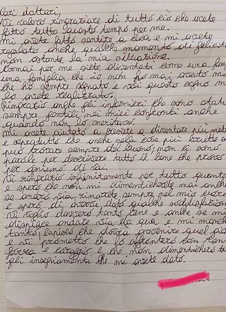 Ferrara, il gesto gentile di Txt: regala i libri di scuola al 13enne rimasto solo