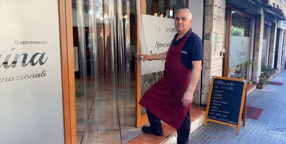 Sassari, furto con scasso in gastronomia: ladri in fuga con i vini pregiati