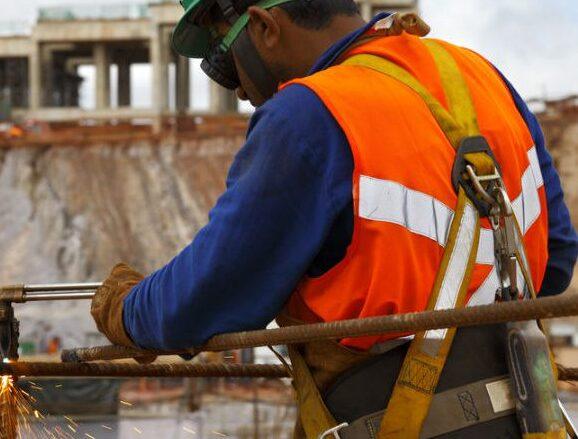Stipendi da fame e salario minimo. L'esperta: «Bloccare subito contratti pirata». Ecco cosa sono