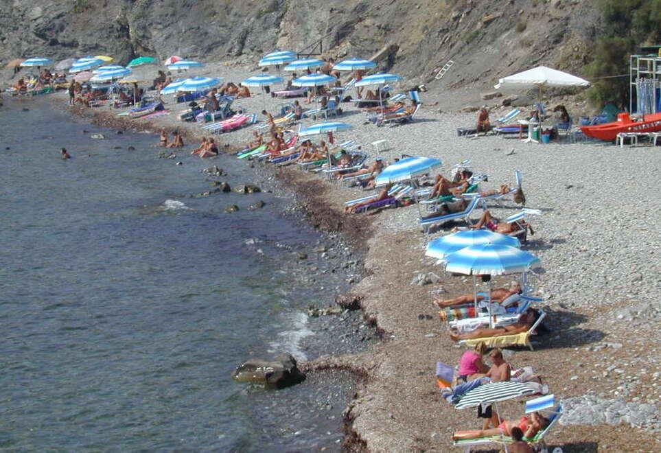 Ombrelloni, lettini e nuovi chioschi. Così cambiano le regole lungo la costa di Livorno