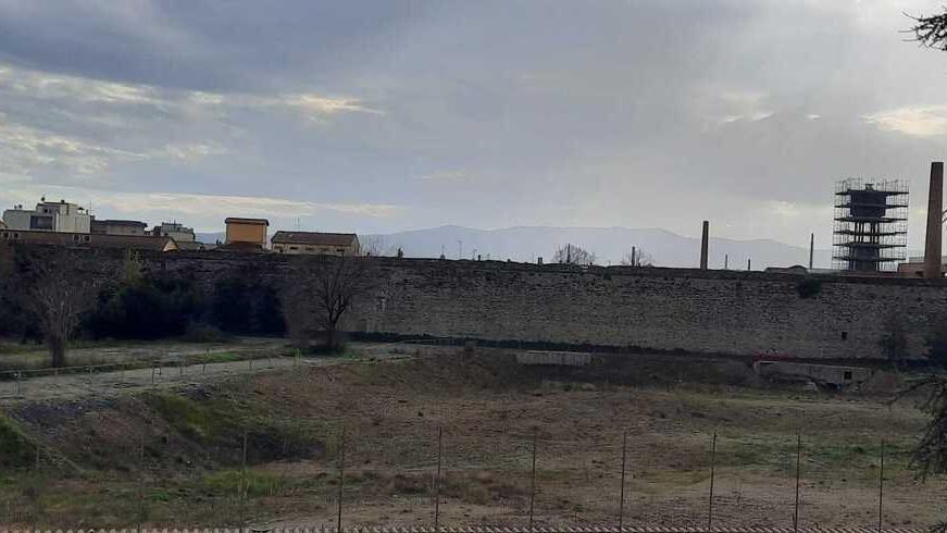 Prato, al parco centrale bonifica terminata ma ora bisogna ricoprire la buca