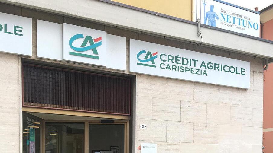 Aulla, lo fa distrarre con un trucco e ruba a un 72enne tutta la pensione