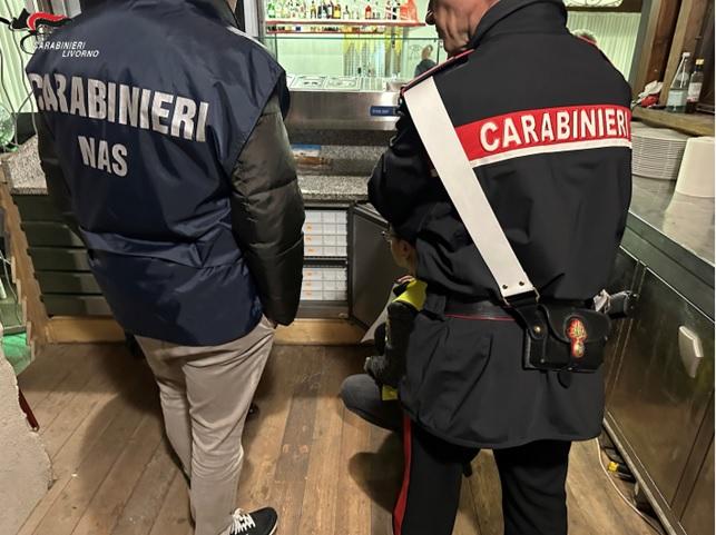 Livorno, schede non aggiornate e sporco: multato il titolare di uno stabilimento balneare