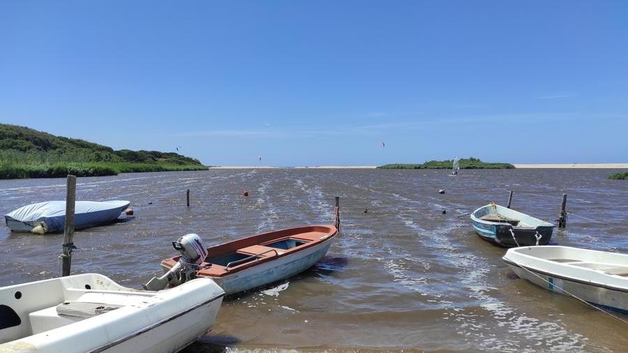 Valledoria la marea fangosa lungo la spiaggia