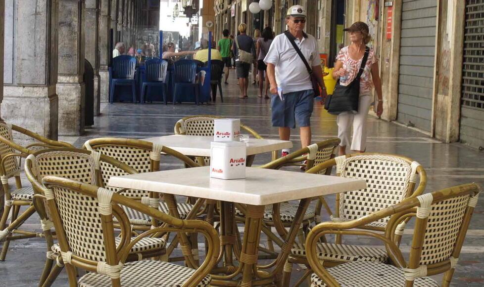 Suolo pubblico, a Livorno concessioni più lunghe. Tavoli in piazza anche per 8 anni