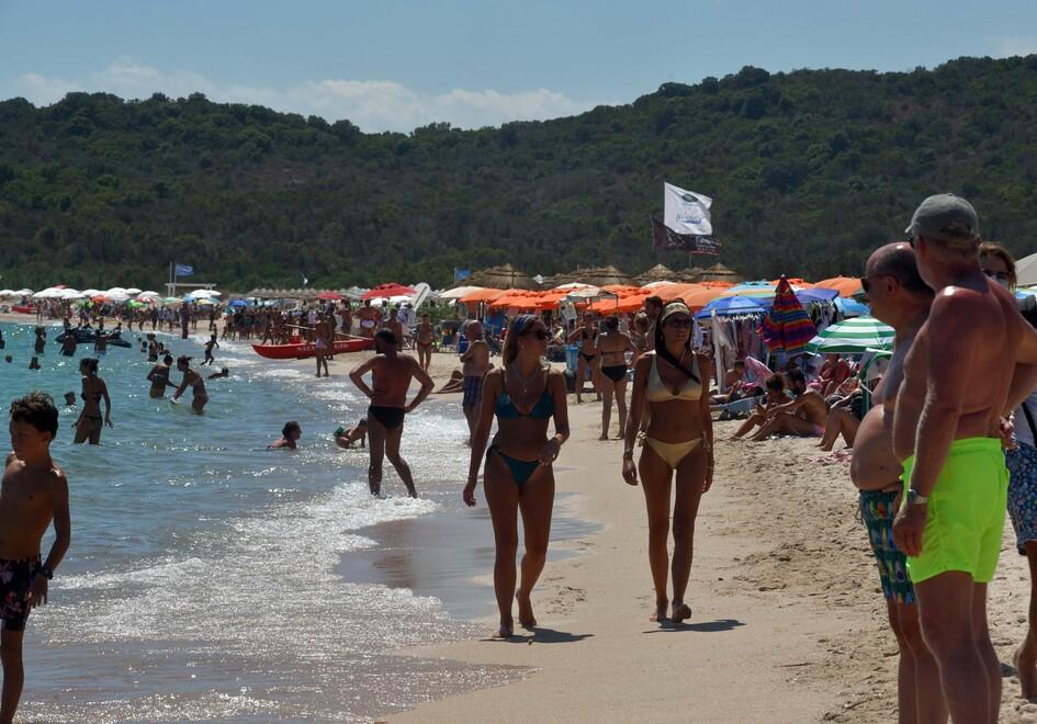 Turismo, è scontro totale: «Noi siamo in regola, altri lavorano in nero»