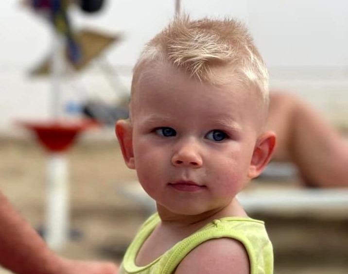 Bambino annegato, la disperazione del padre: «Non sono riuscito a salvarlo»